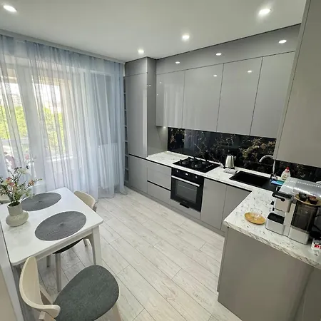 Modern Apartment Near Airport With Parking Chisinau Exterior photo