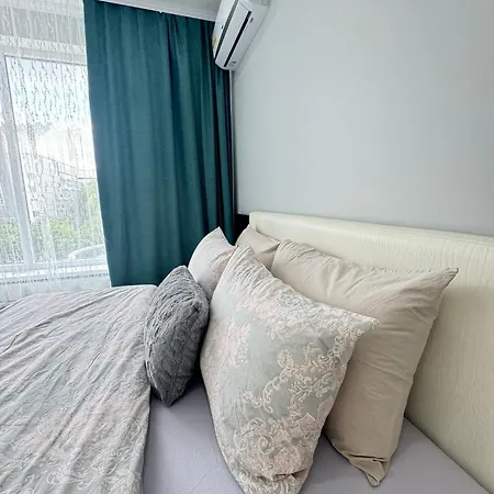 Modern Apartment Near Airport With Parking Chisinau Exterior photo