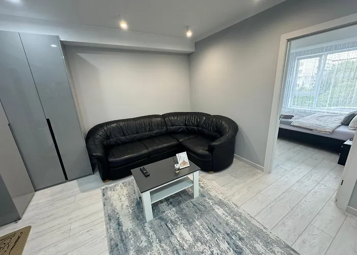 Modern Apartment Near Airport With Parking