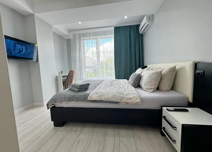 Modern Apartment Near Airport With Parking