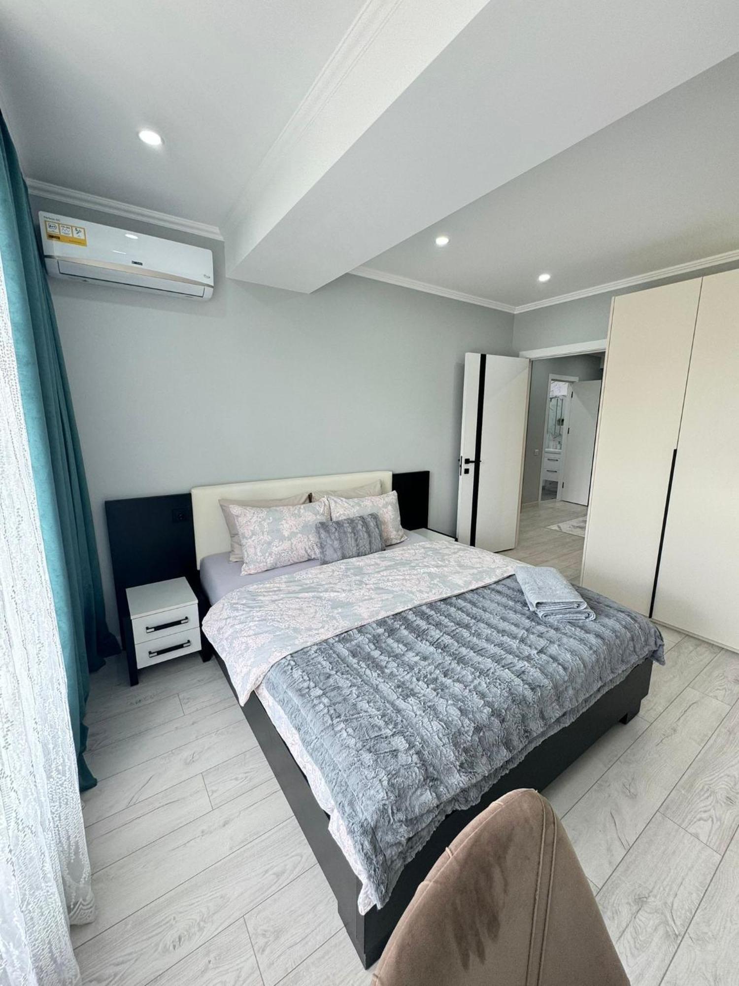 Modern Near Airport With Parking
