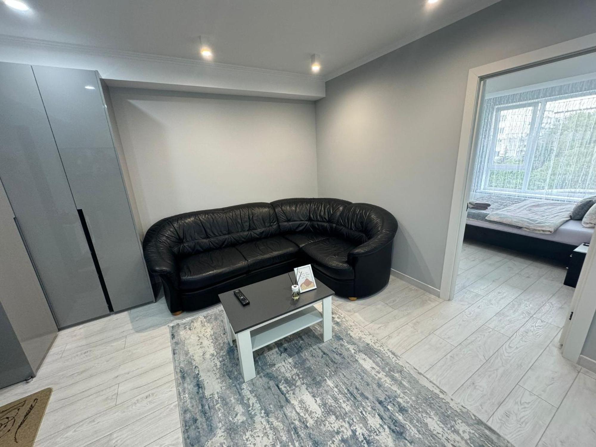 Modern Near Airport With Parking Apartment *