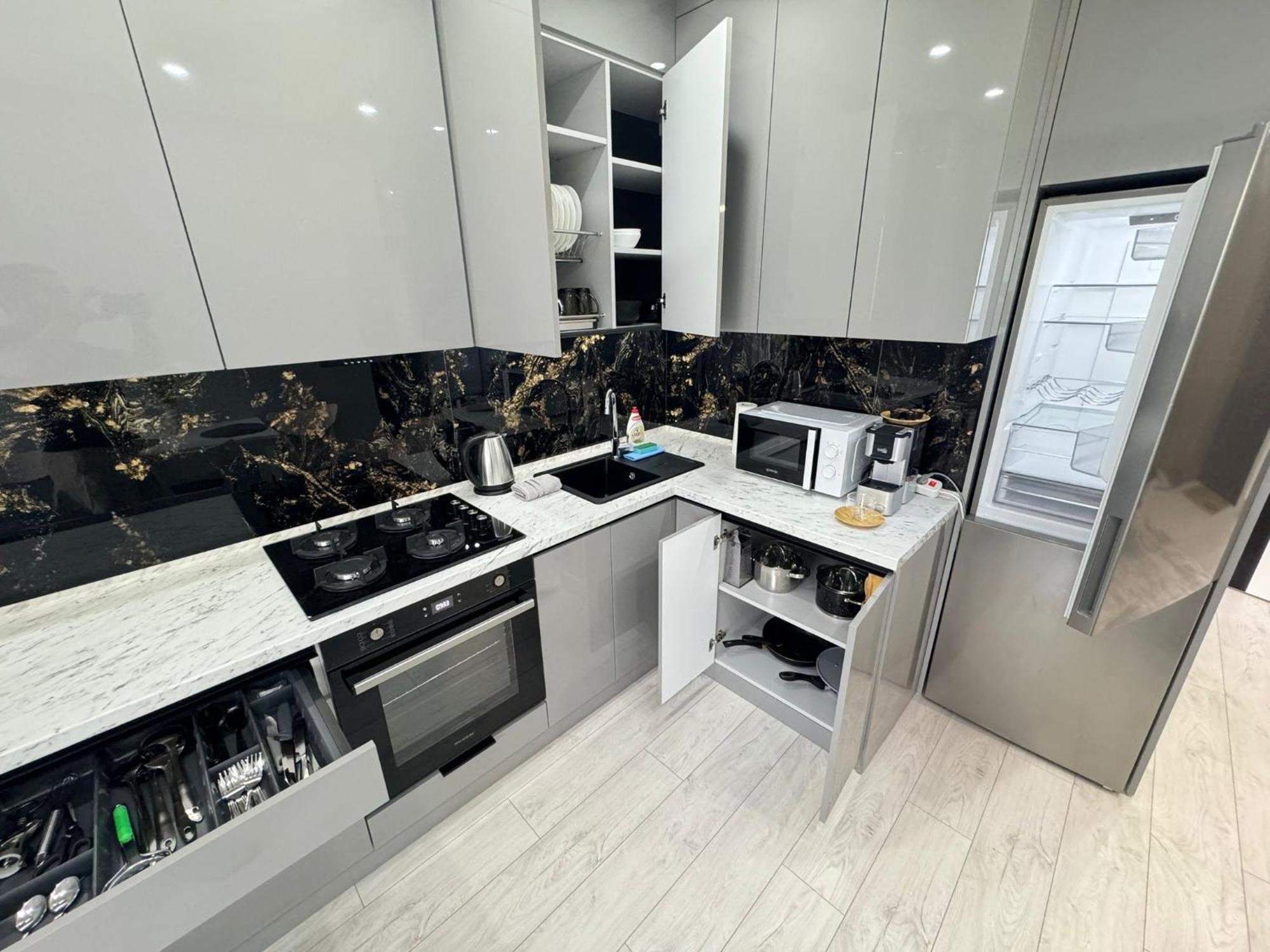 Modern Near Airport With Parking *