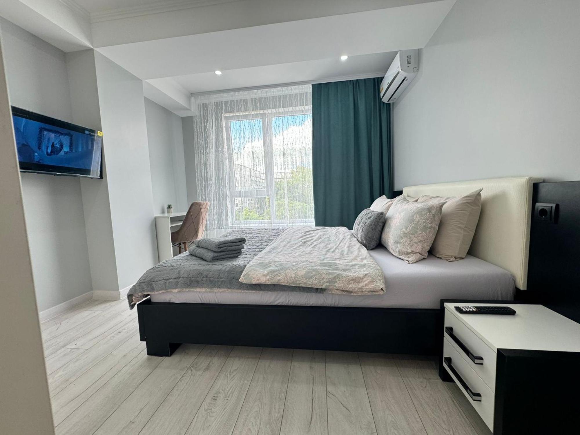 Modern Near Airport With Parking Apartment *