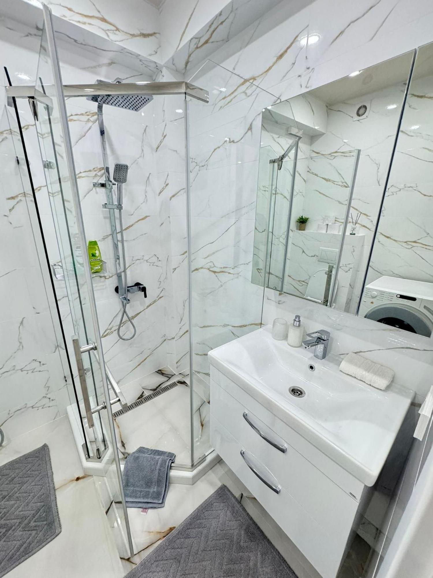 Modern Near Airport With Parking Apartment Chisinau