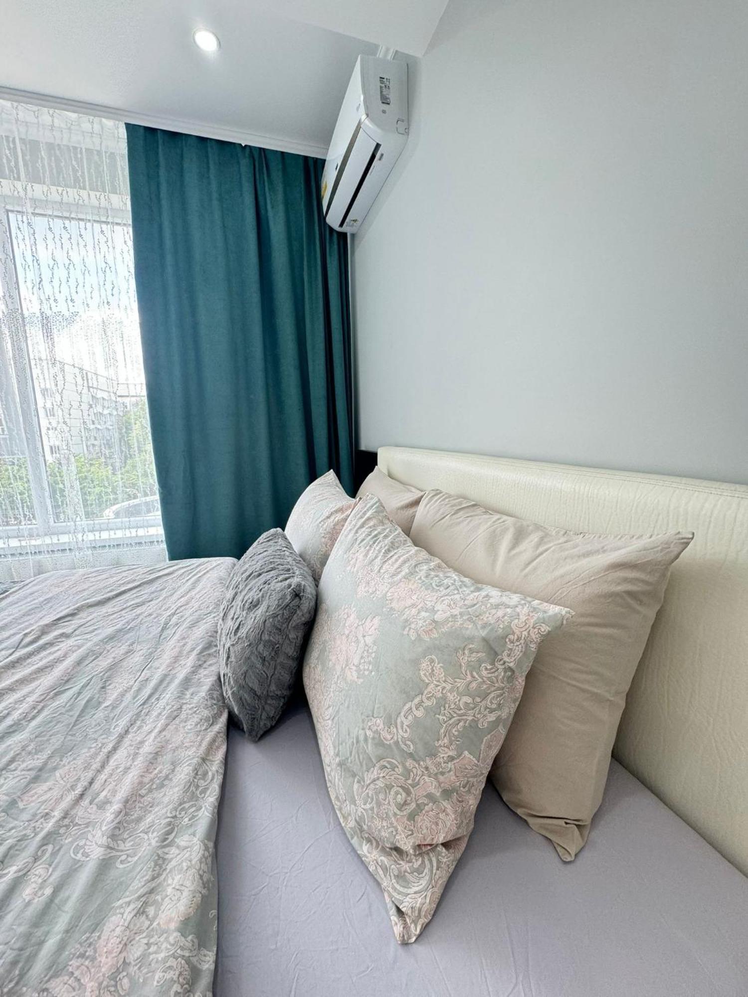 Modern Near Airport With Parking Apartment Chisinau