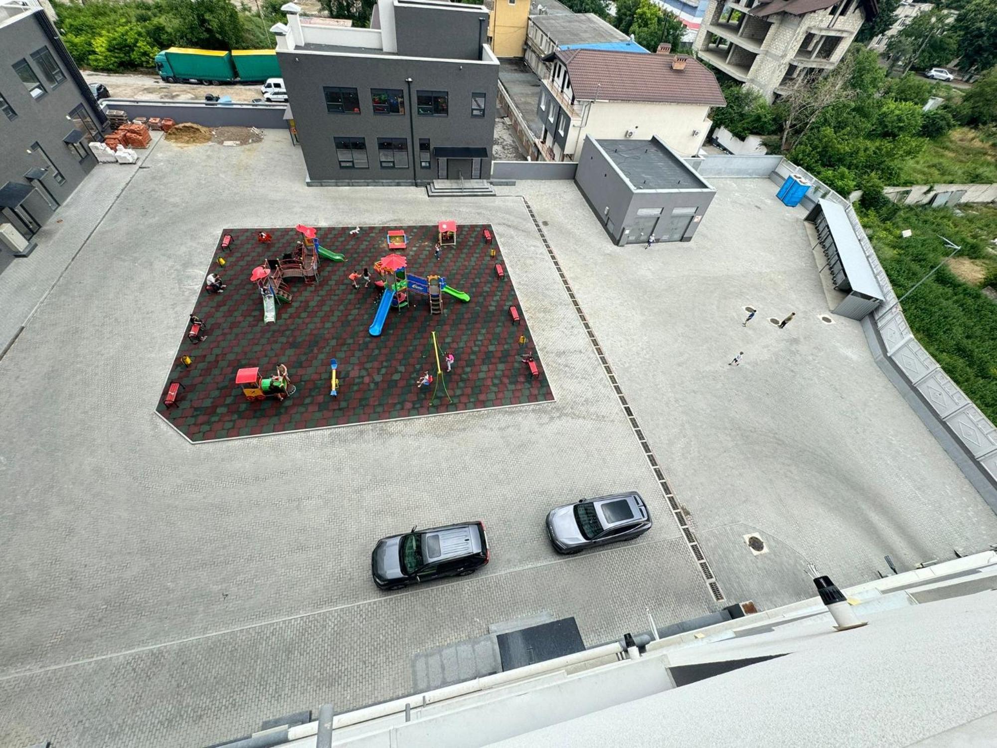 Apartment Modern Near Airport With Parking